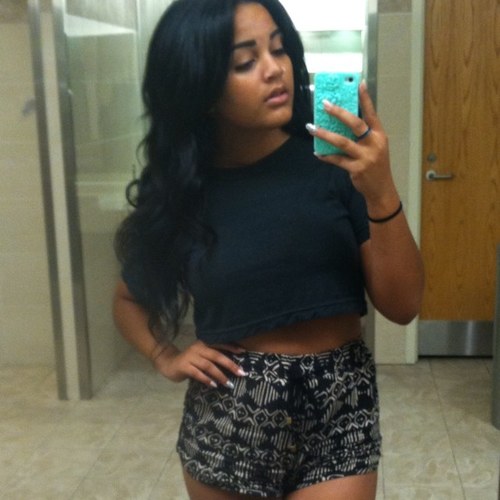 crystalabreu's profile picture. Flexin ✌. Instagram: crystalabreuuu