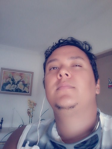 alexamvieira's profile picture. 