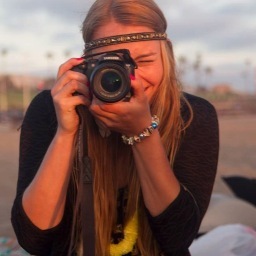 A spontaneous and ambitious woman with a severe film-, TV-, and journalism addiction. Loves life, traveling, challenges & socializing. 
Director of Multimedia