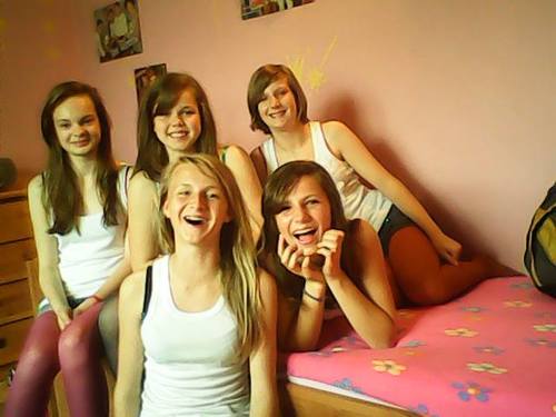 OnJus
this Band  consisting of five of girl.http://t.co/6ur4G2RJ5t
