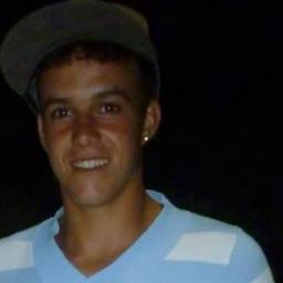 AMO MINHA NAMORADA,MEUS PAIS, JOGAR FUTEBOL, AGRADEÇO A DEUS POR TD Q TENHO E SER FELIZ É O Q IMPORTA DEIXO AS CRITICAS DE LADO E VOU SER FELIZ......