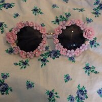 Floral touches(@Floralglasses) 's Twitter Profile Photo