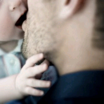 احـــس انــك رحــلت بــعيـد وانــت بــداخـلي بــاقي انــادي لـــك ونــبـراتي بــــدمع الــشـــــوق مخـــــتفية
