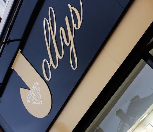 The East Midlands leading Independent Pawnbroker

Pawnbroking - Cheque Cashing -  Layaway - Buyback - Jewellery Repairs
