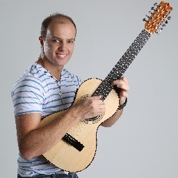 Surpreenda-se com um novo show!
Fabrício DiPaula  inova ao misturar percussão baiana com viola sertaneja.