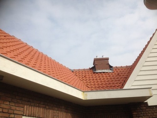 H&S dakwerken voor al uw dak (bitumen en kunststof dakbedekking), dakpannen, lood- koper en zinkwerk, hwa's.