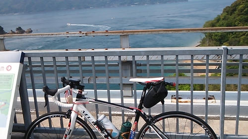 ロードとクロスバイクに乗ってます