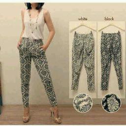 de_collars's profile picture. We sell clothes/blouse/dress/t-shirt. Resellers / dropship are welcome. More info: Phie (083876226826 / Pin BB 29480A6D).