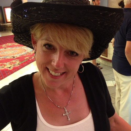 Fabulous at 40-somthing and a very proud mother of 2 grown kids!! I Love football, music, beaches, and wine! Hugs, T.