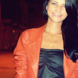 Amoo demaais violão , sou siimples , românticaa , e odeeio pessoas que fingem ser o que não são *-*  Facebook: http://t.co/6xPGmGPEoW !