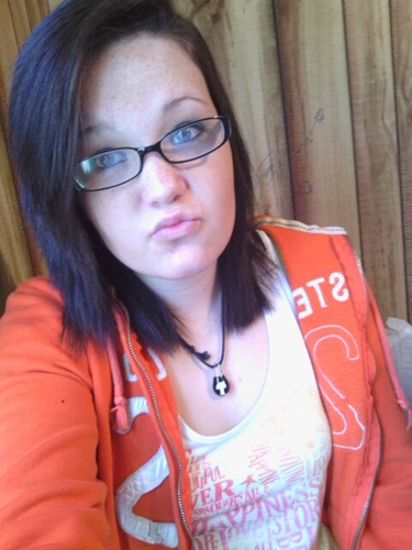 imma junior(: (your jealous) haha i'm bisexual(: gotta love them girls(; lol anyways, hmu(:...9313061912(: