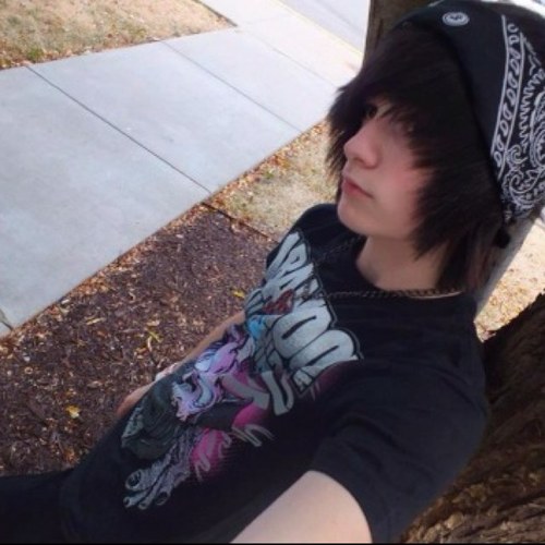 _des0late's profile picture. 15. Bi. Single. I like bands. x3 ok bye. ^~^