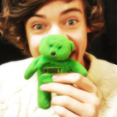 seg? sdv. amo one direction tenho 9 anos e sou muito legal quem quizer me seguir!fique avontade ha e sou menina so gosto deles kkkk