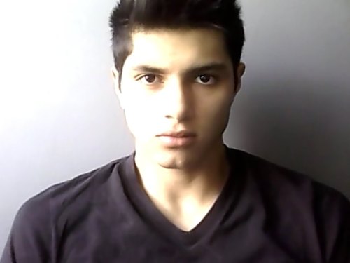 SergioAndresR24's profile picture. El futuro nos tortura, el pasado nos encadena...de aquí el por que el presente se nos escapa.