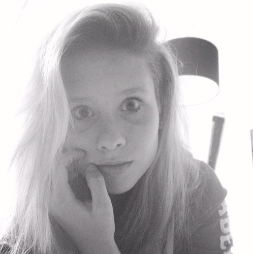 Je veux qu'on baise sur ma tombe.
Tu es La cause de Ma Presence sur Terre.R.
FOLLOW ME BABY.