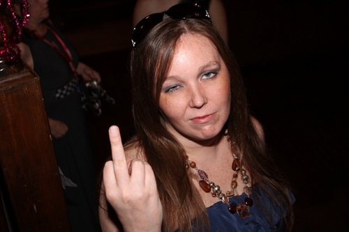 Im a good chick who loves rock music \m/
