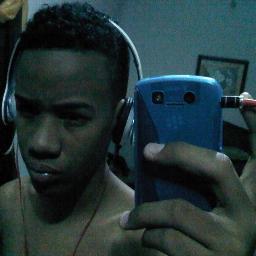SoY Jevii,, Simpatico RomaticO, InTeligenTe Y cariñOsO....si Qiieres ConOcerme SigueMe...