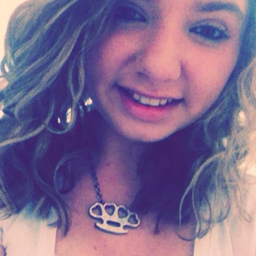 Yo✌ Im Haylee nicole Follow me and i will follow back! Im a fucking princess bitch❤ Well yeah follow me and stuff
