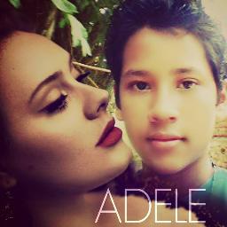 amo ser daydreamer y hooligans. me encanta escuchar música pop es lo máximo la amo.