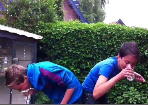 YouTube account-begginneling! Tweet ons een challenge en we voeren het uit! Of email! Dutchchallenges.army@gmail.com