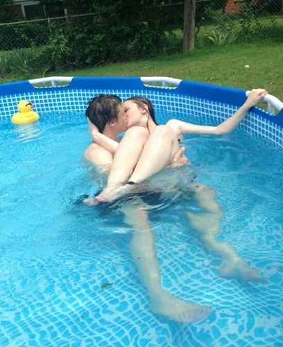 i smoke weed and love my fiancee aint no nigga going to take our love from eachother