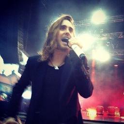 Весёлая,общительная девушка,слушающая хорошую музыку))#ECHELON  #суперамипришибленная