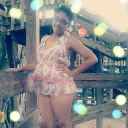 iHellou! Kiss me bitch :'*  
kik Nayniis :3
