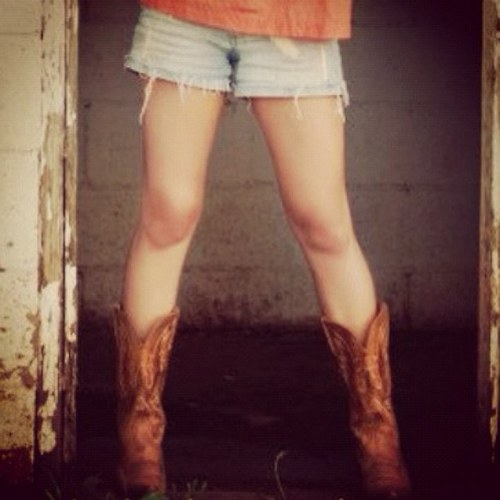 Born and raised a red dirt girl with that sassy southern attitude. We're just like you, only prettier. I used to be @OklaGirlSass