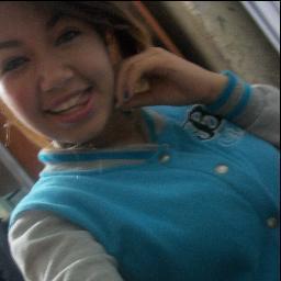 ' Sooou solteira ,, tenho 13 aninhos *-* , carinhosa , ciumenta ,, signo virgem ,, algoo mais ↓   FcbK : http://t.co/Ab1WwzBeKN