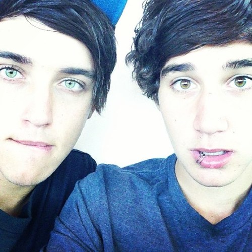 ~ Just a Luke girl living in a lonely world. In love with the crazy white boy whos perfect, i swear. The 5 cunts (aka my life) are amazing, end of story ~