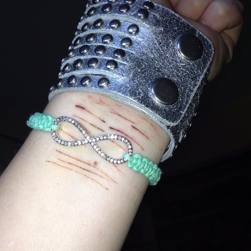 monogirl12's profile picture. I am a 16 year old girl. |selfharm| |anxiety| |suicidle| |depressed| | bisexual| |unhappy| I'm done trying.