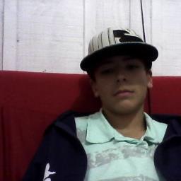 sou alto,estudante,lindo, meio loiro,adoro fazer amigos, sou de estancia velha. . .