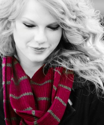 I Follow Back :-) just another Swiftie obsessed with edits. Please request!