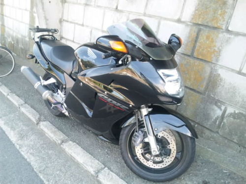バイクとゲーム好きな人。ダル絡みやマナーがアレな人が多いアメリカン乗り(特にハーレー)は苦手マン。過去バイクで北海道へ行きました！映画もちらほらと見てます。ゲームは東方、モンハン、バイオ、fgo、アークナイツなど！対戦や狩りのお誘いもいただければ食いつきますｗ ツイート内容は結構辛口かも。要するにおっぱい(･ω･)
