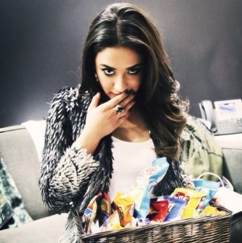 ItsDemetriaYork's profile picture. jusƗ a 17 ყɛɑʀ օʟd sωɪϻϻɛʀ