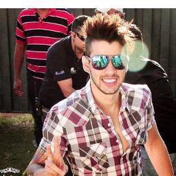 SOU UMA FÃ DO @Gusttavo_lima  QUE AMA MUITO ELE EO MEU SONHO E CONHECER ELE..........