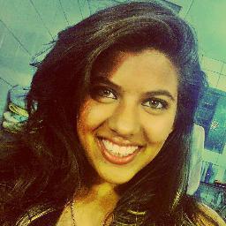 15 Anos , Taurina , Corinthiana , Olhos Verdes, Socialista, Militante da UJS, Presidente do Grêmio do Ary Parreiras, Escoteira e é issaê *-*
