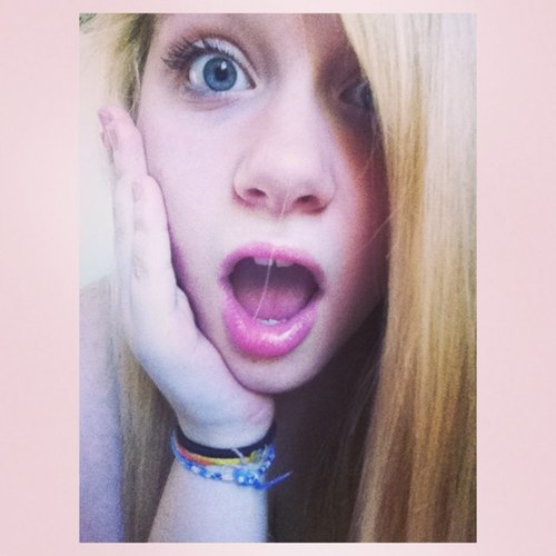 Heatheeeeerr's profile picture. This is to keep up with the stuff i watch on youtube later losers