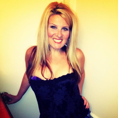 Stylist & Colorist @ Posh Color Bar in Pace Fl . Want the new- new ??? Hit me up :-)