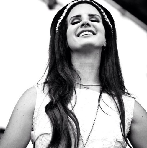 selenaarp's profile picture. hey im selena :) rp acc :) DM me ;)