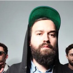 Musicien au sein de @coltsilvers, composition musique par rapport à l'image...
