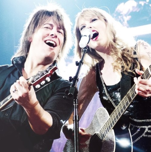 Free follow from @tswiftcandle