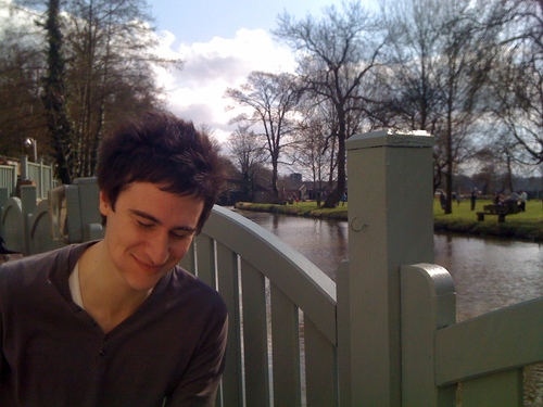 Living in East London: nature writing; poetry; squash; hiking; queer culture.
