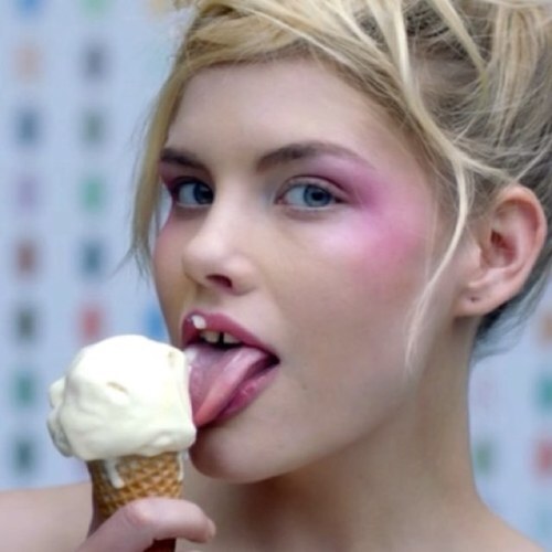 As long as you don't choose, everything remains possible.
Want you so bad, I can taste it...