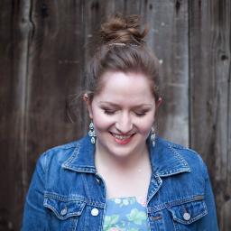 Photographer for creative businesses, weddings and families.