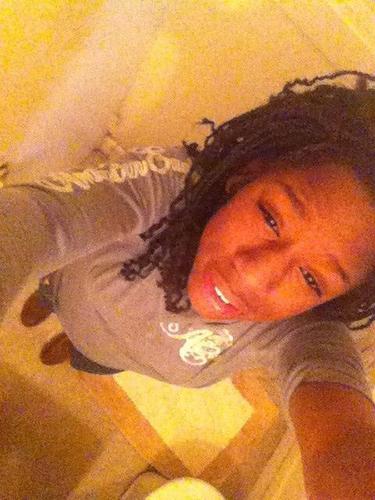 follow meh oi follow back only if yhu press dat blue button make it green :D