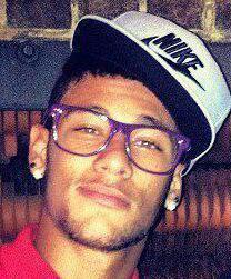 Data:12/03/2012 dia que eu resolvi tomar vergonha na minha cara e fazer uma FC do NEYMAR ! 
Dona do @LalaBergamin