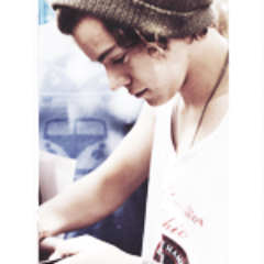 yo, il fake di harry styles è qui. Be jelly, sono figo. ouo