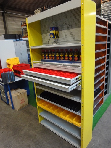 handelsonderneming in het gehele pakket magazijninrichting . palletstelling - grootvakstelling - legbordstelling. groot assortiment van vakkenkasten