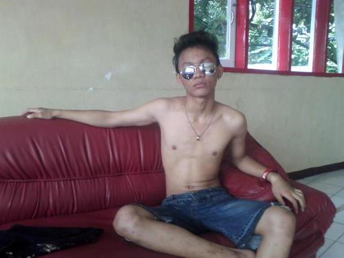 i'am dancer manado,,and i'am studing at smk getsemani,,... my honey mega karundeng